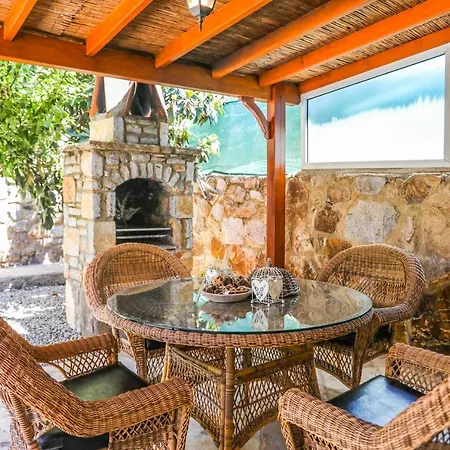 Отель Jade Evi *