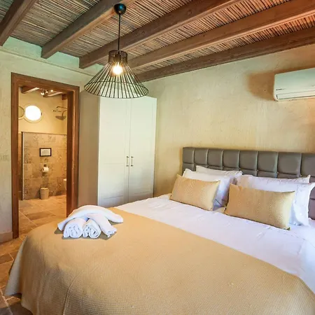 Отель Jade Evi *